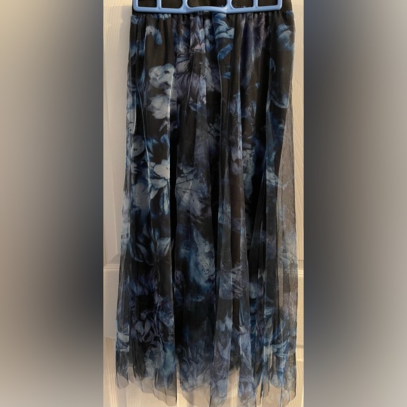 Jane Chic Designs Beautiful Floral Skirt - Picture 7 of 9